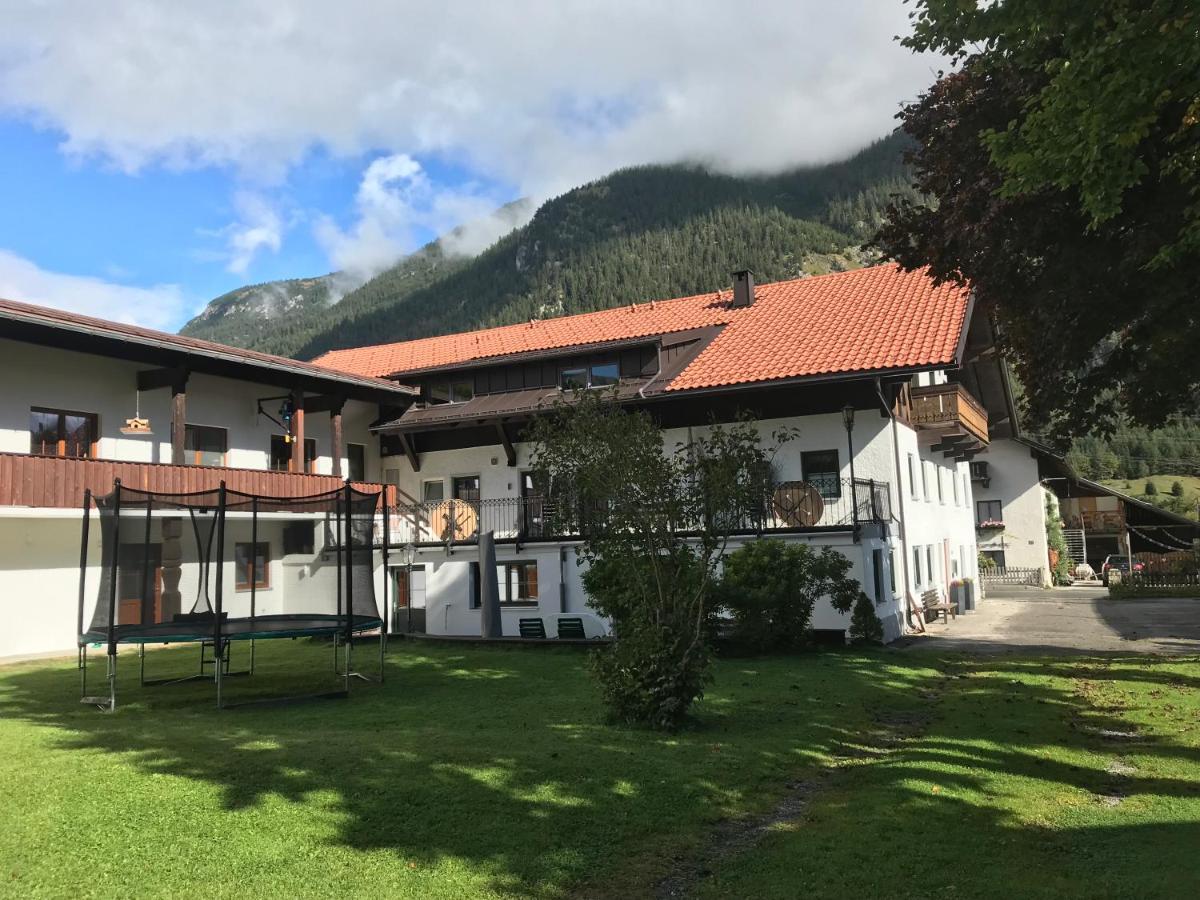Pony-Ziegen-Hasen-Ranch Bichlbach Exterior foto